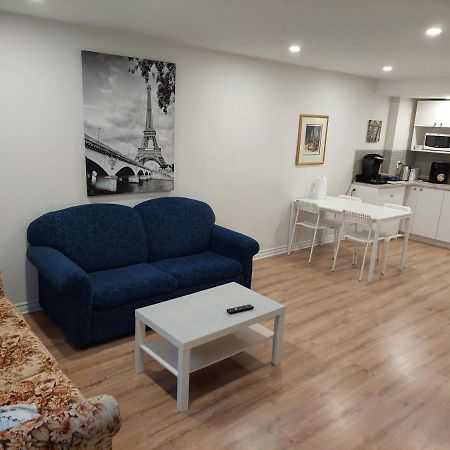 Spacious basement one bedroom apartment, WiFi. Montréal Buitenkant foto