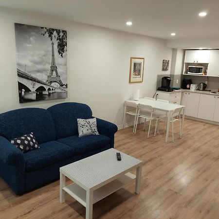 Spacious basement one bedroom apartment, WiFi. Montréal Buitenkant foto
