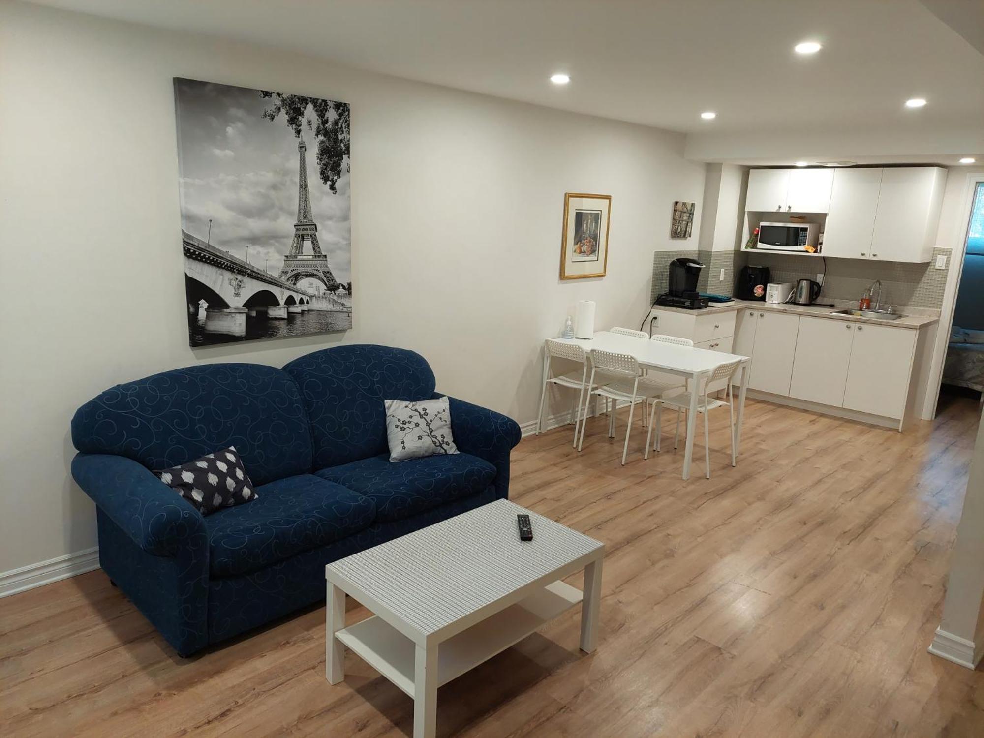 Spacious basement one bedroom apartment, WiFi. Montréal Buitenkant foto